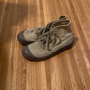Palladium tan boots
